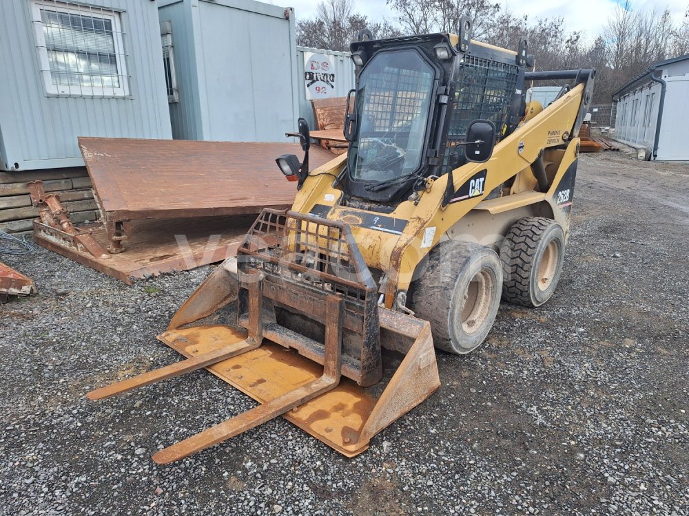 Online auction: CATERPILLAR  262 B 4X4