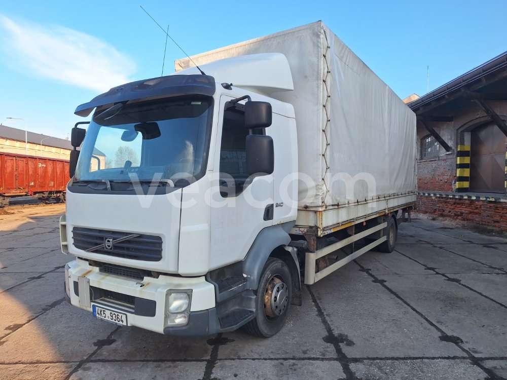 Online auction: VOLVO  FL 240