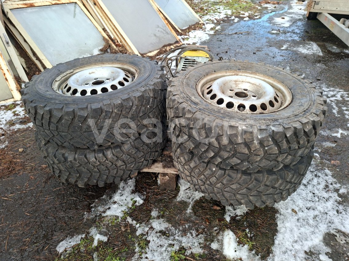 Online aukce:   4KS PNEU S DISKY RADIAL TYRE TRUCK 2000 235/70 R16