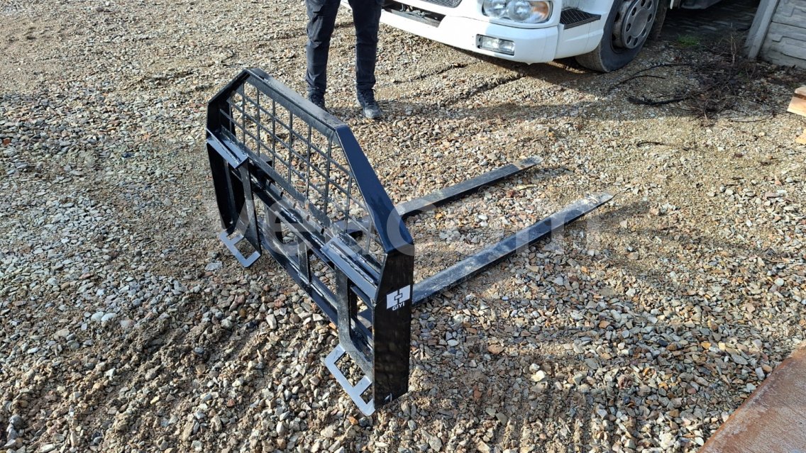 Online aukce:   PALETIZAČNÍ VIDLE NA BOBCAT