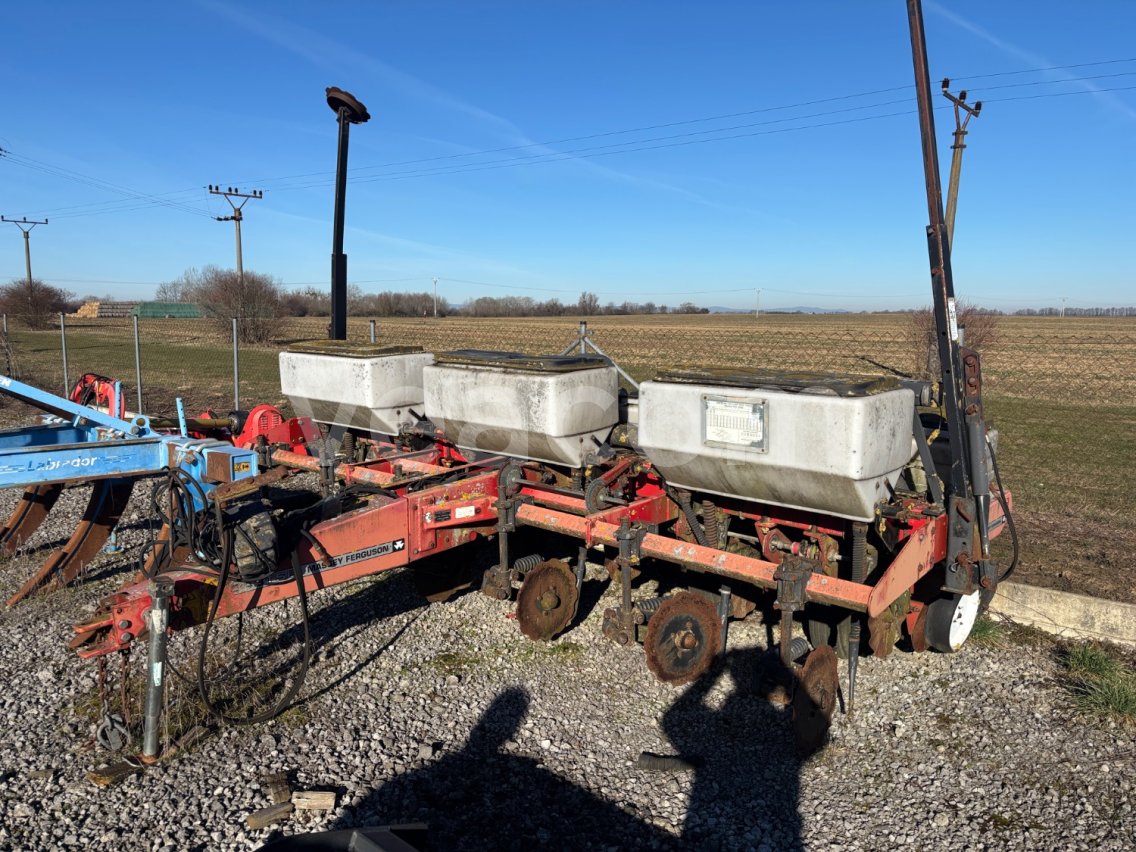 Online aukce: MASSEY FERGUSON  543