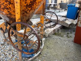 Online aukce:   STAVEBNÁ NÁSYPKA NA BETÓN