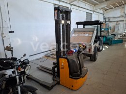 Online aukce:   ELECTRIC STACKER CDDR10