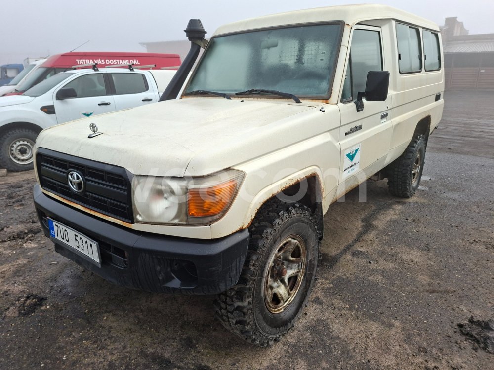 Online aukce: TOYOTA  LAND CRUISER HZJ 78 4X4
