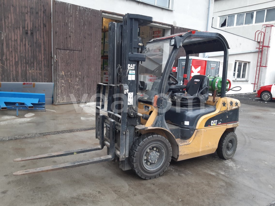 Online aukce: CAT  GP25N