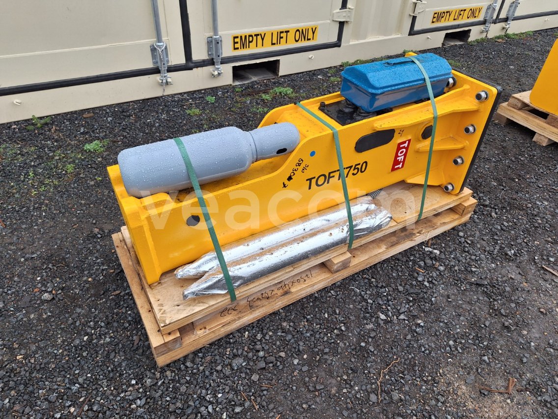 Online aukce:   TOFT 750