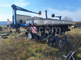 Online aukce:   KINZE 3500