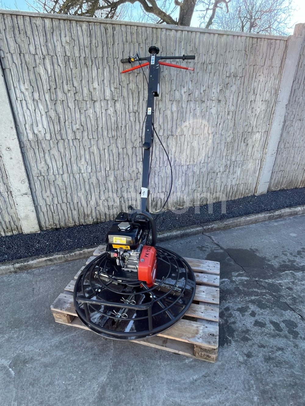 Online aukce:  HUSQVARNA BG375