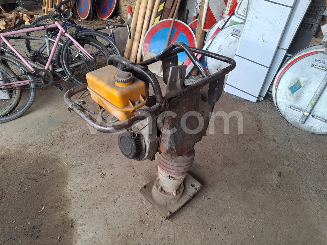 Online árverés:   DYNAPAC ROBIN ENGINE EC 12D