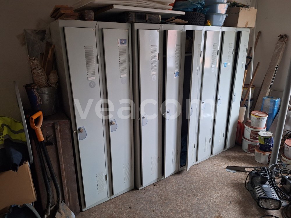 Online árverés:  PLECHOVÉ ŠATNÍ SKŘÍŇKY - 7 KS