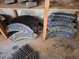 Online aukce:   SOUBOR KARTÁČŮ K ZAMETACÍMU STROJI AEBI MFH 5000