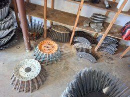 Online aukce:  SOUBOR KARTÁČŮ K ZAMETACÍMU STROJI AEBI MFH 5000