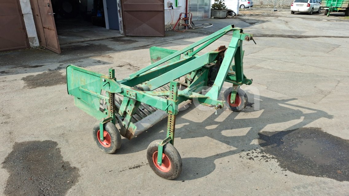 Online aukce:   VYORÁVAČ SAZENIC /STROMKŮ