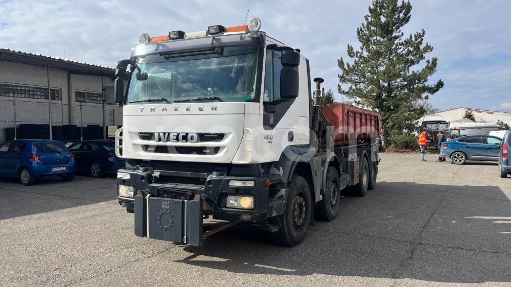 Online auction: IVECO TRAKKER 450 8X4 + HR