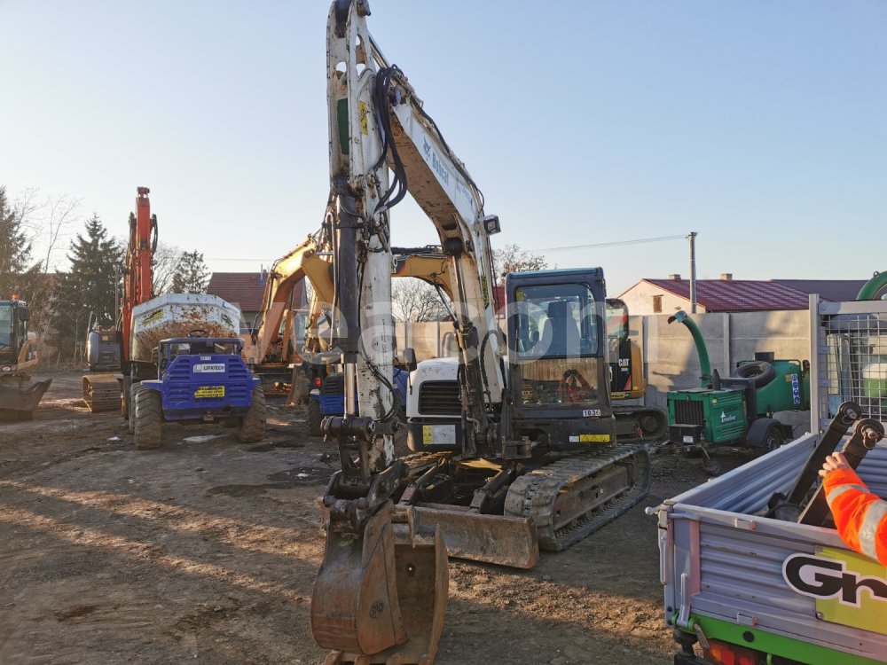 Online aukce: BOBCAT  E80