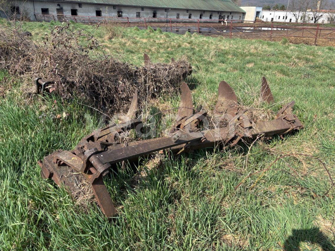 Online aukce:   PLUH