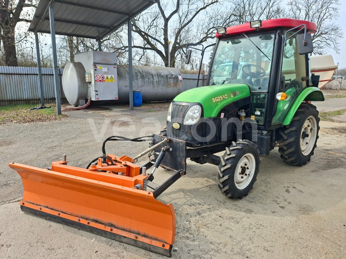 Online aukce: YTO  SG 254 C 4X4