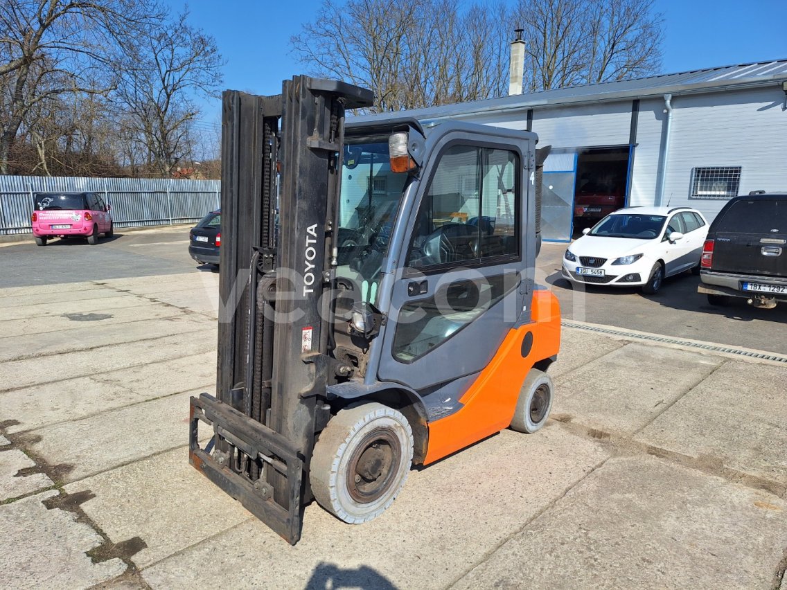 Online aukce: TOYOTA  06-8FG25F