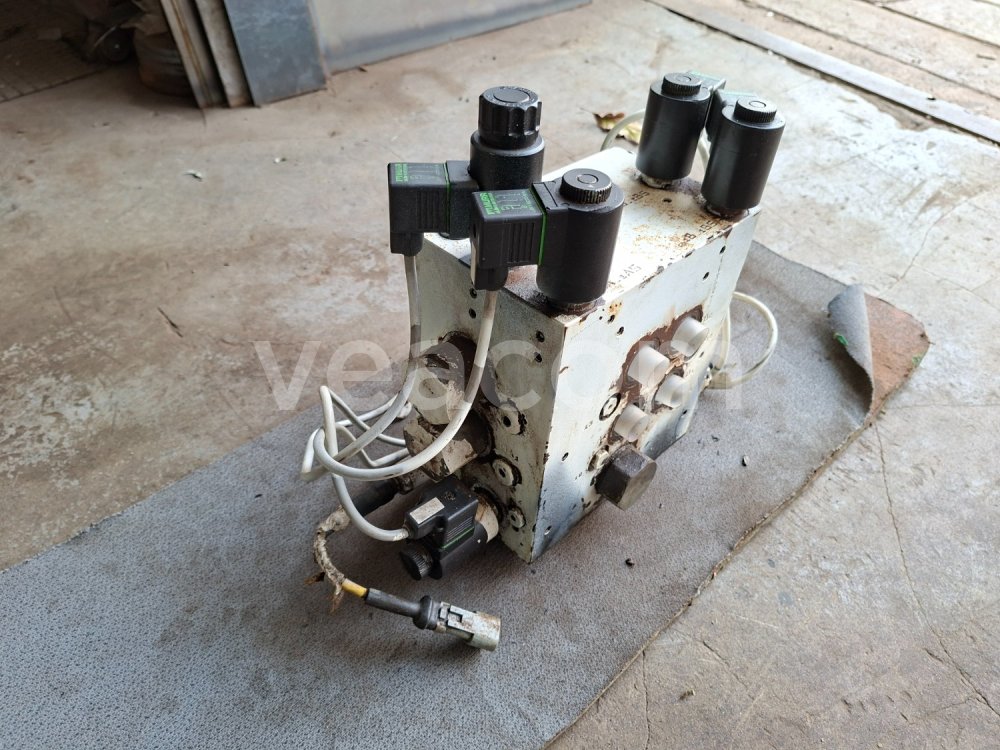 Online aukce:  HYDRAULICKÝ ROZVADĚČ S ELEKTRO OVLÁDÁNÍM