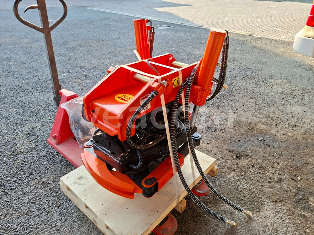 Online aukce:  SLN - TILTROTÁTOR NA JCB 4CX