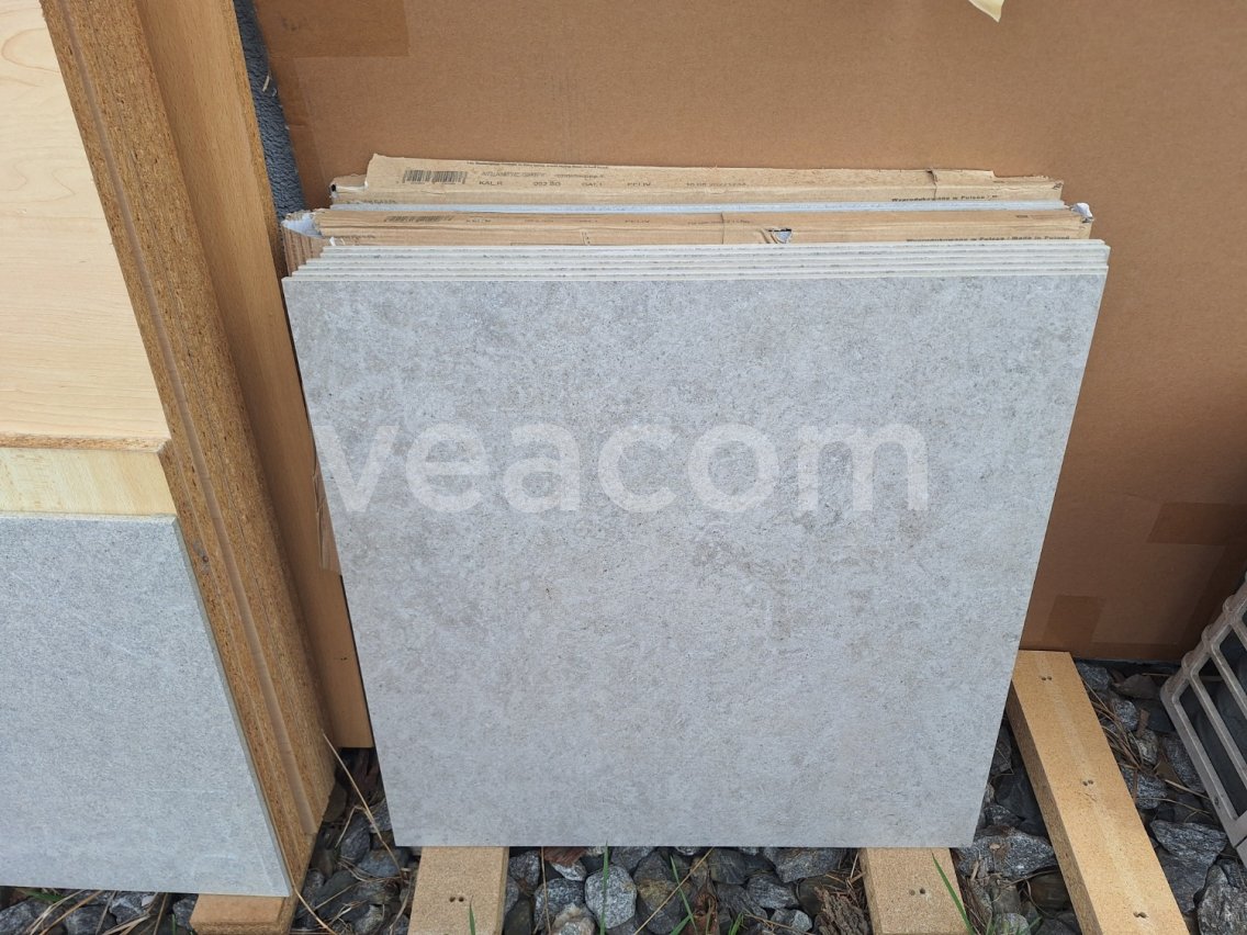 Online aukce:   VELKOFORMÁTOVÉ DLAŽDICE 60X60 CM