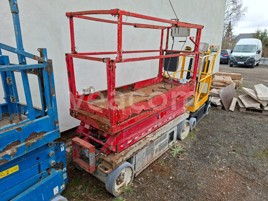 Online aukce: SKYJACK  NŮŽKOVÁ PRACOVNÍ PLOŠINA