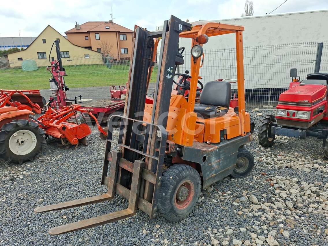 Online aukce: NISSAN  NF 01