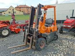 Online auction: NISSAN  NF 01