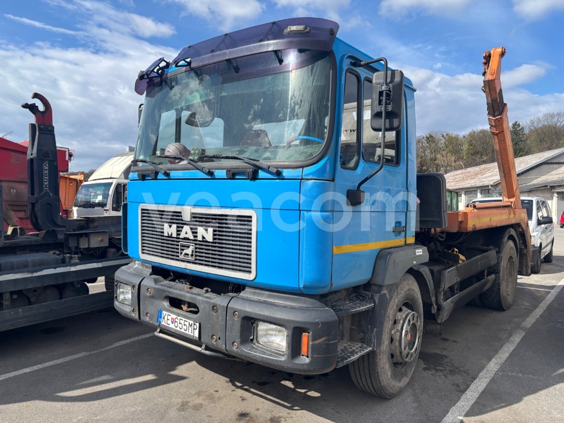 Online aukce: MAN  F2000