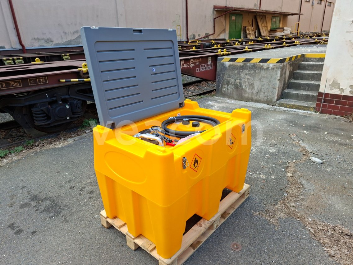 Online aukce:   NÁDRŽ S TANKOVACÍ PISTOLÍ A ČERPADLEM DTK 480