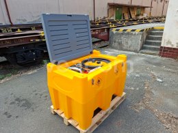 Online aukce:  NÁDRŽ S TANKOVACÍ PISTOLÍ A ČERPADLEM DTK 480