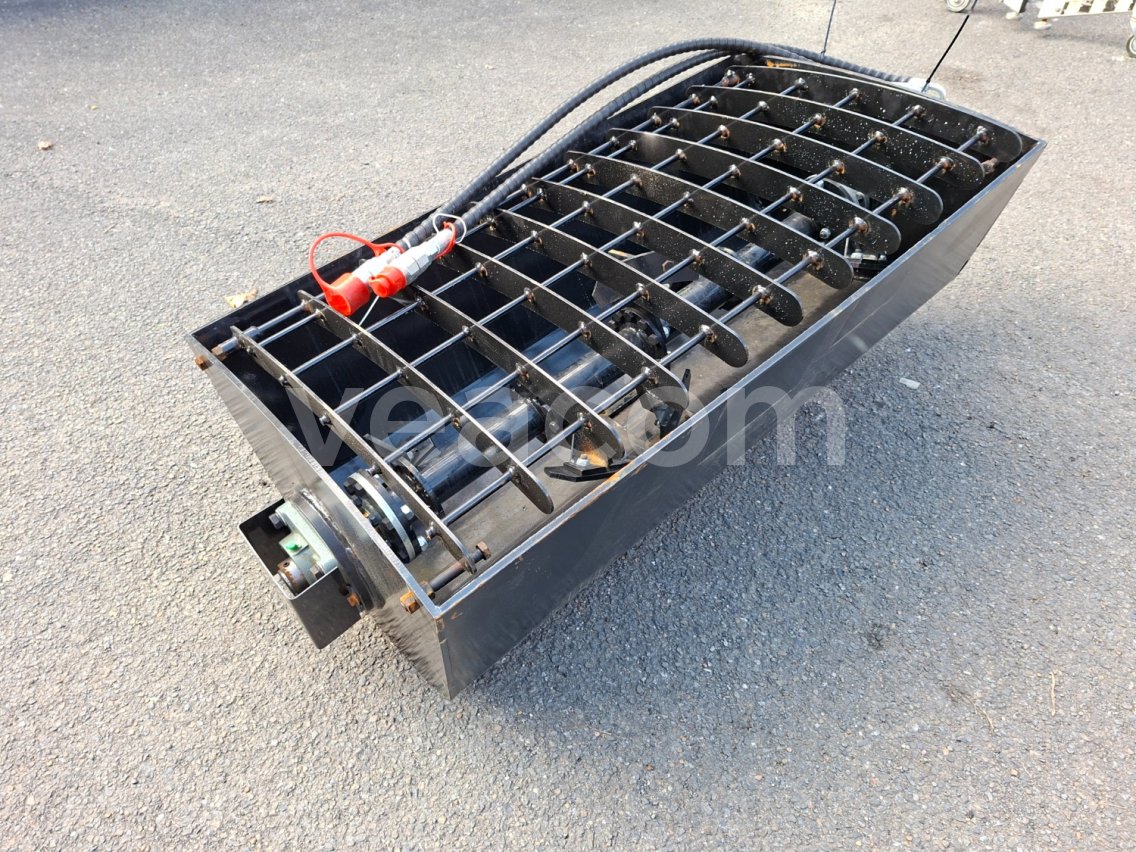 Online aukce:   ZVOX SU-CM57 MÍCHACÍ LOPATA PRO MINI NAKLADAČ