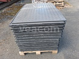 Online aukce:   PŘÍJEZDOVÉ PLOTNY 25 KS 77 X 118 CM