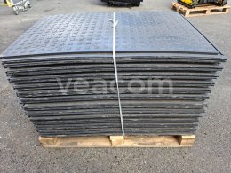 Online aukce:   PŘÍJEZDOVÉ PLOTNY 25 KS 77 X 118 CM