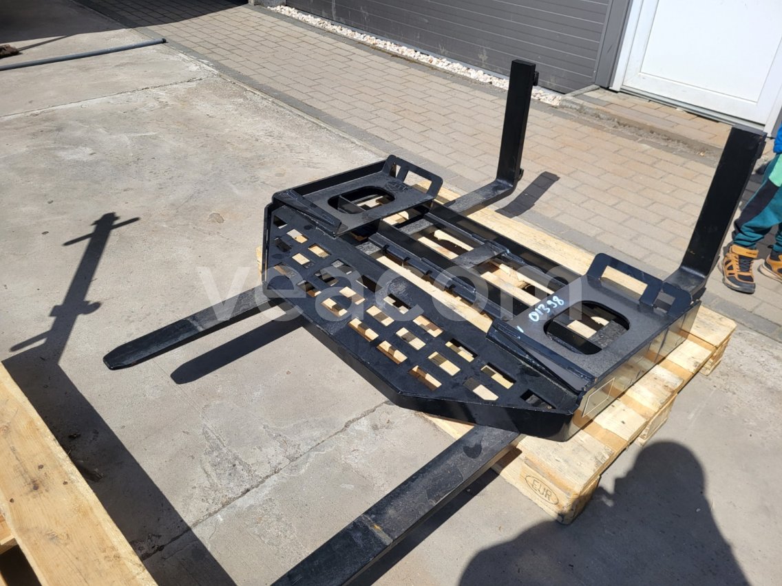 Online aukce:   SKID STEER FORK DHC 60"