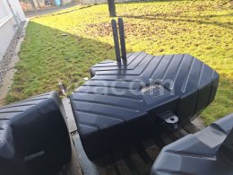 Online aukce:   ZÁVAŽÍ 1600 KG "S VÝŘEZEM"