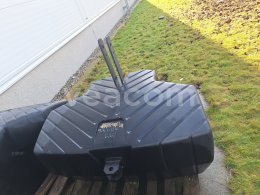 Online aukce:   ZÁVAŽÍ 1600 KG "S VÝŘEZEM"