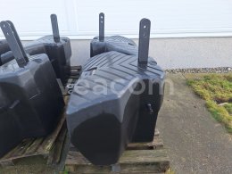 Online aukce:   ZÁVAŽÍ 1600 KG "S VÝŘEZEM"