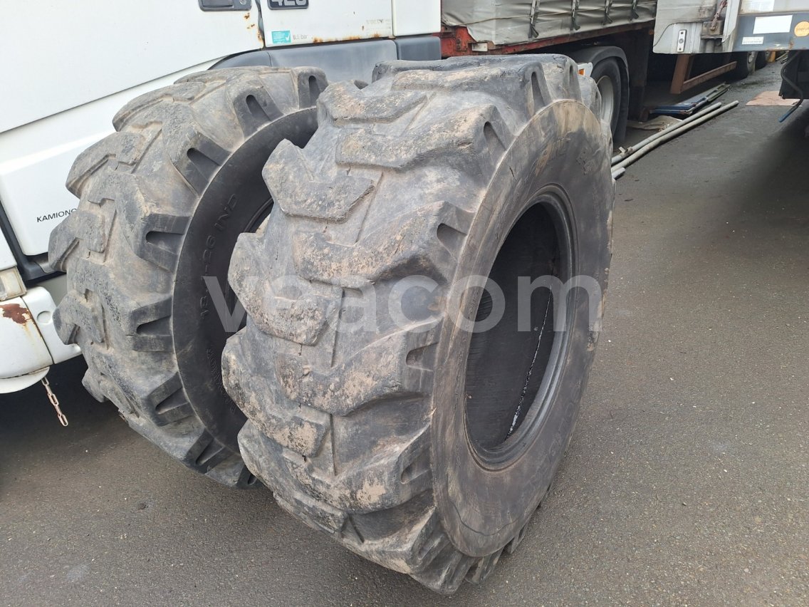 Online aukce:   2 KS PNEU 18.4-26 IND