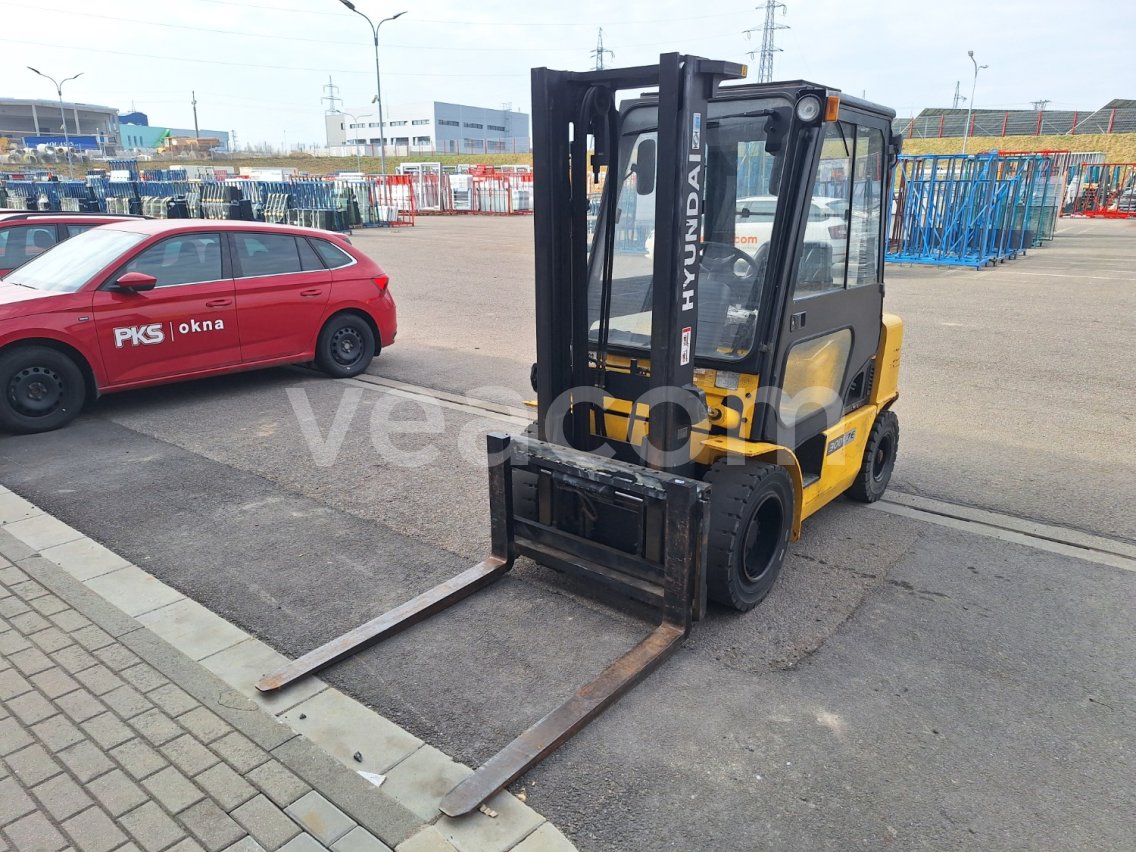 Online aukce: HYUNDAI  30 D-7E