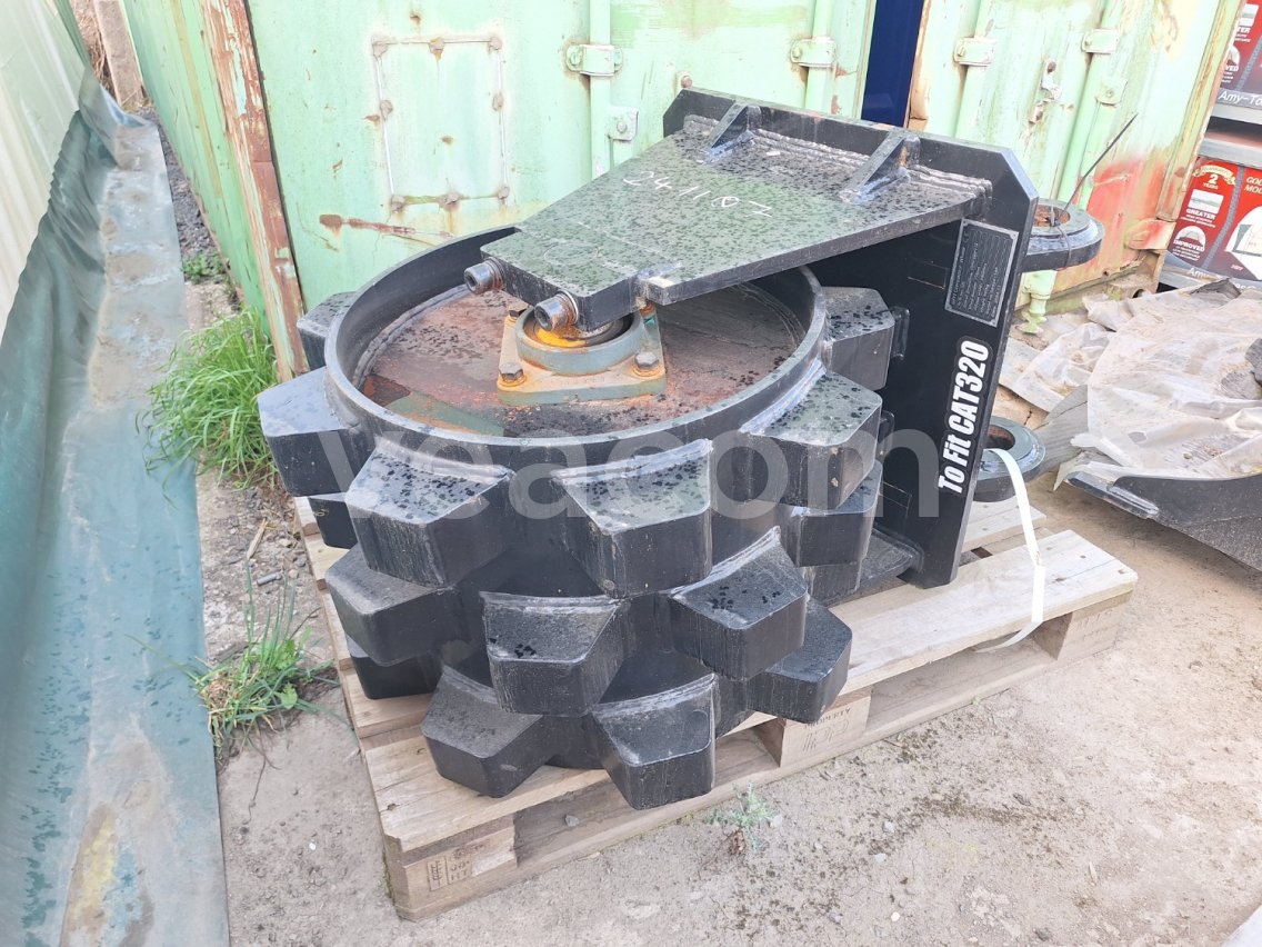 Online aukce:   GIYI COMPACTION WHEEL