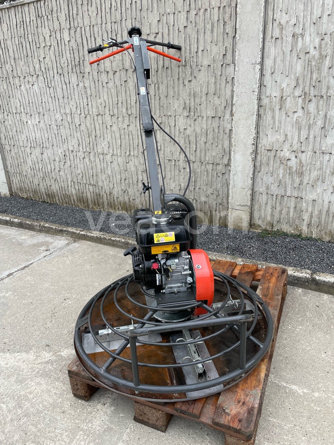 Online aukce:   HUSQVARNA BG375