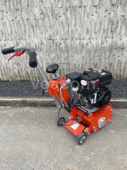 Aukcja internetowa:   HUSQVARNA CG200