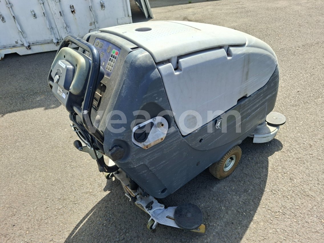 Online aukce:   NILFISK - ČISTÍCÍ STROJ