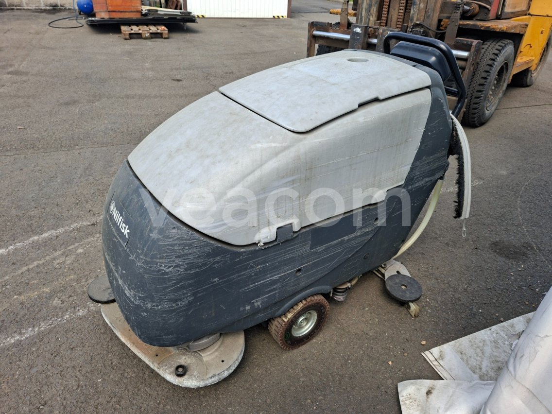 Online aukce:   NILFISK - ČISTÍCÍ STROJ