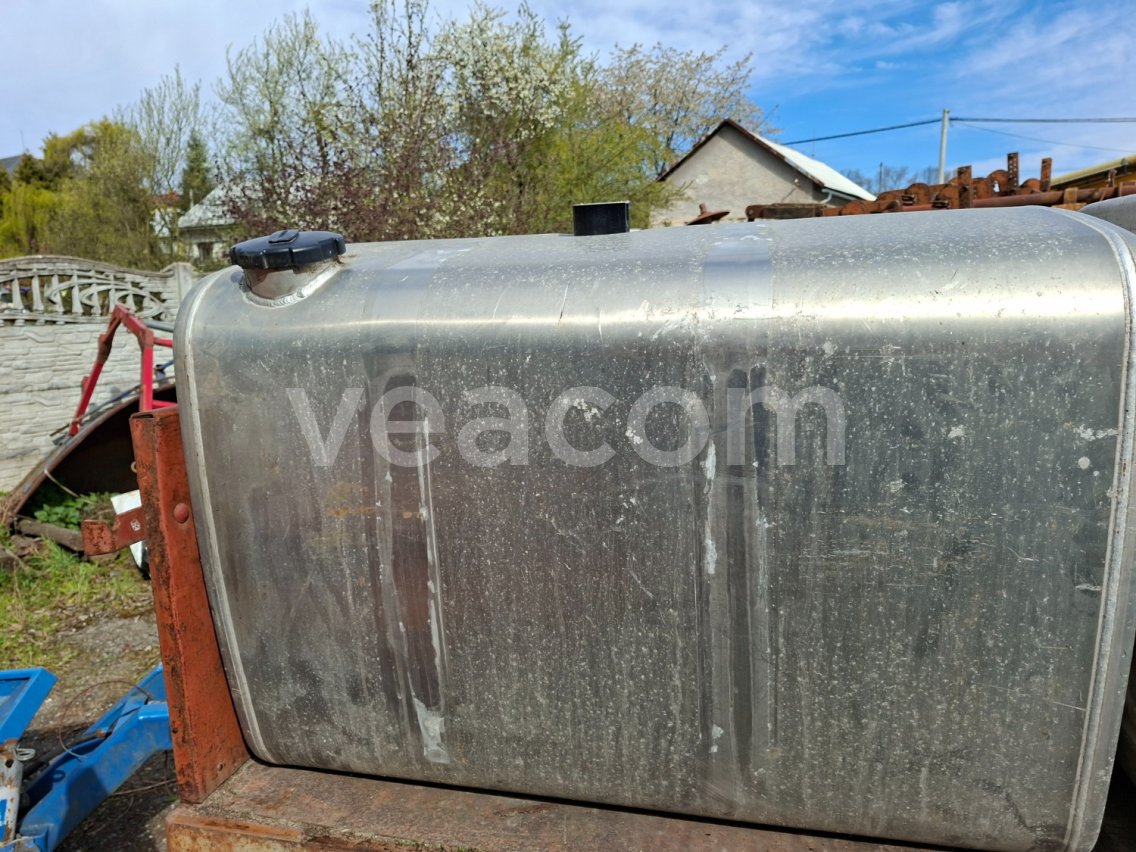 Online aukce:   NÁDRŽ VOLVO