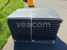 Online aukce:   PŘEJEZDOVÉ PLOTNY 25 KS 77 X 118 CM