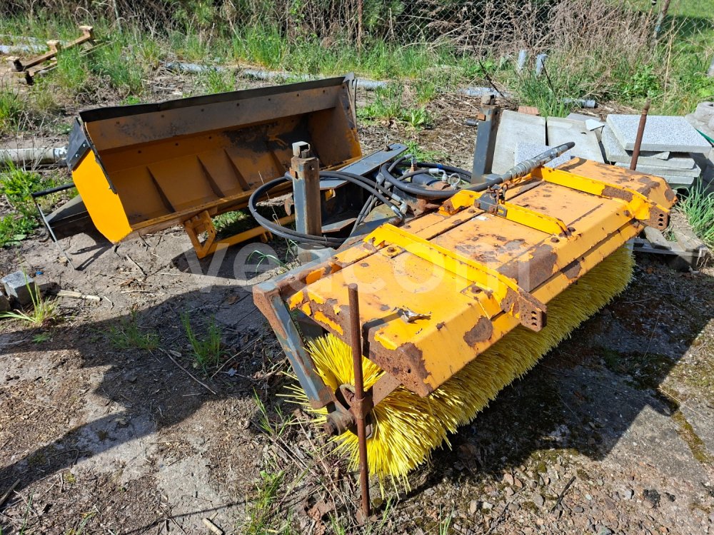 Online aukce:  KOVA LH 1310 HB ZAMETACÍ KARTÁČ