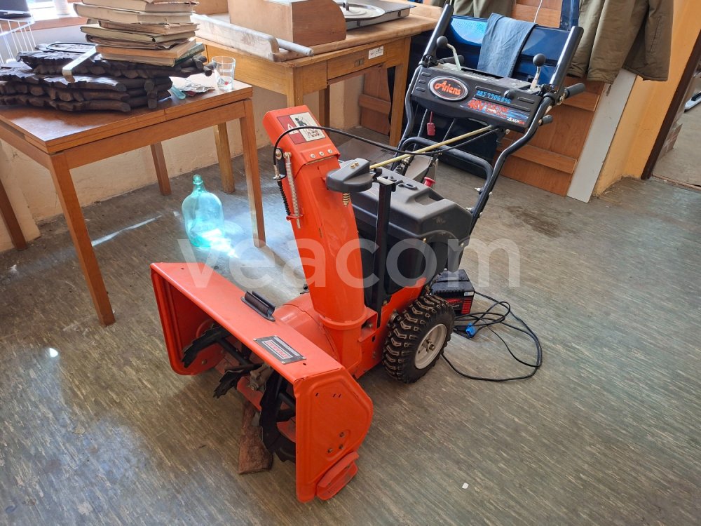 Online auction:  ARIENS AMP ST 24 SNO-THRO