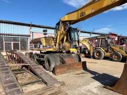 Online aukce: CATERPILLAR  M320 4X4